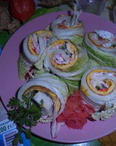 Крабовые рулетики с омлетом и огурцом