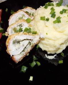 Куриный рулет с сыром в духовке