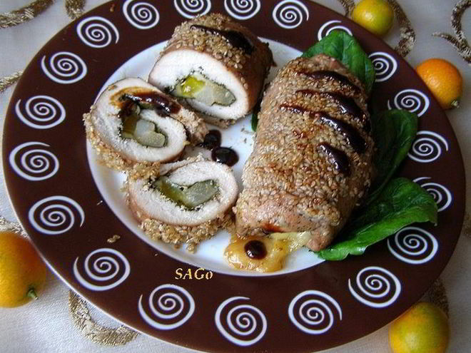 Рецепт куриных рулетиков с грушей и кунжутом в пряном соусе восточный экспресс