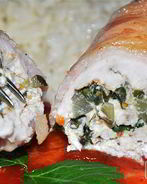 Куриные рулетики с начинкой в беконе