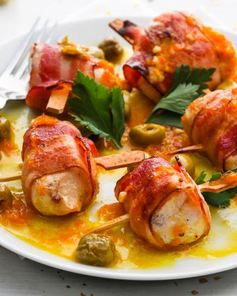 Куриные рулетики с оливками и апельсиновым соусом