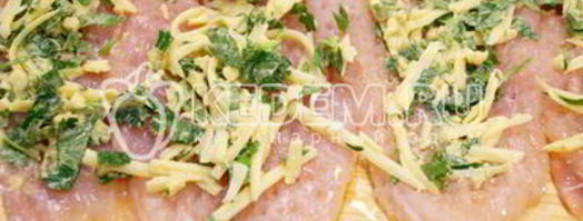 куриные рулетики с сыром и зеленью. Шаг 6