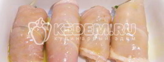 куриные рулетики с сыром и зеленью. Шаг 7