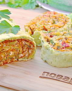 Летний овощной рулет из кабачка