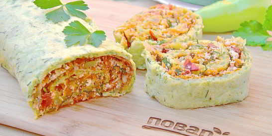 Летний овощной рулет из кабачка