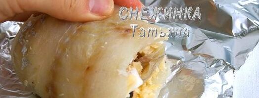 морской рулет с сыром джюгас под маковым соусом на подушке из цукини. Шаг 4