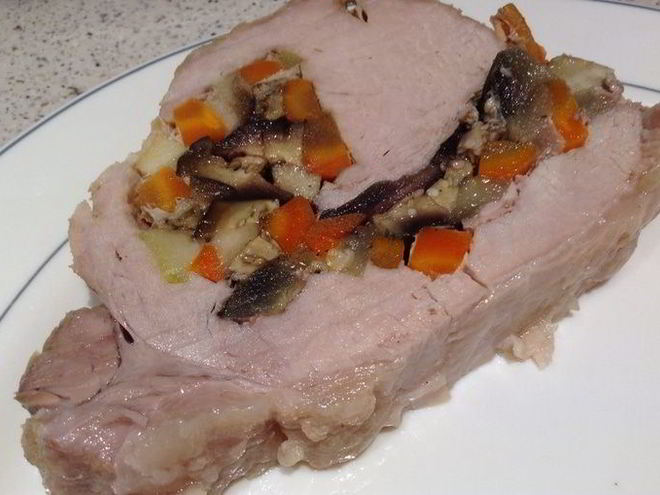 Рецепт мясного рулета с овощами