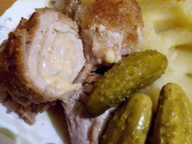 Рецепт мясных рулетиков с сыром и чесноком