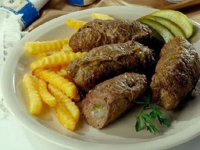 Рецепт мясных рулетиков в майонезе