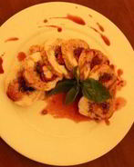 Новогодний рулет из индейки с вялеными томатами