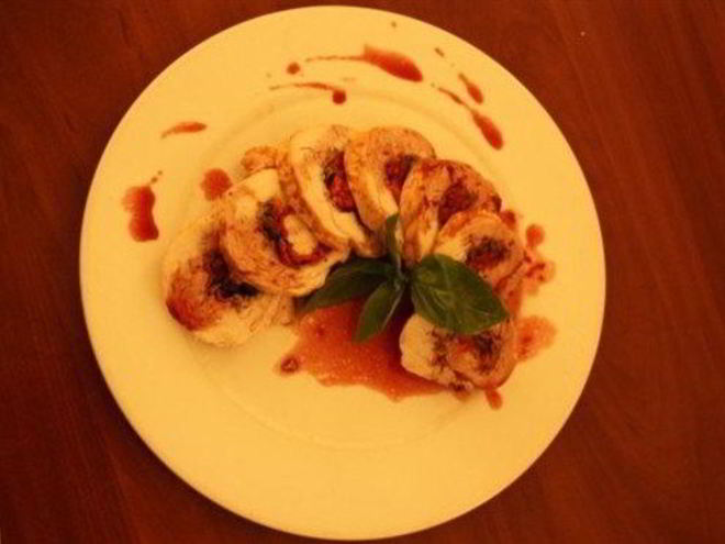 Рецепт новогоднего рулета из индейки с вялеными томатами