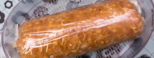 паровой куриный рулет с яблоком, орехами и пармезаном. Шаг 6