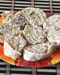 Рулет из лаваша с курицей и сыром
