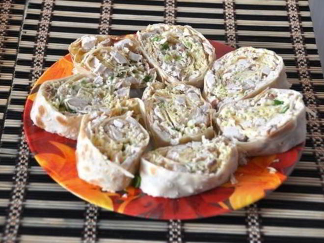 Рецепт рулета из лаваша с курицей и сыром