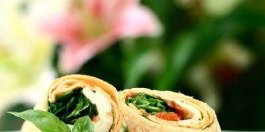 Рулет из лаваша с рыбой и сыром