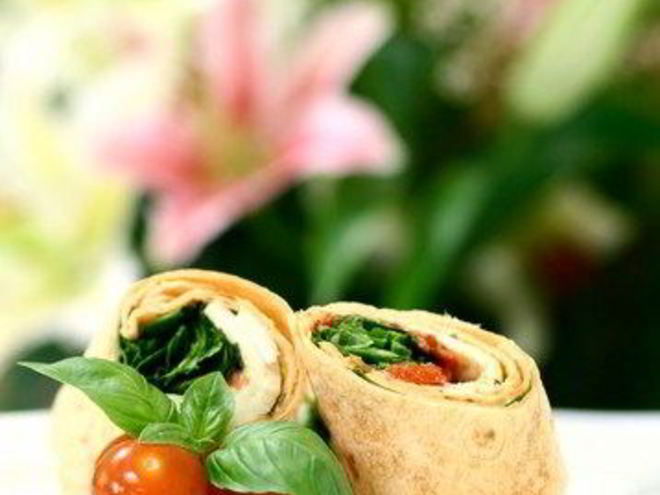 Рецепт рулета из лаваша с рыбой и сыром