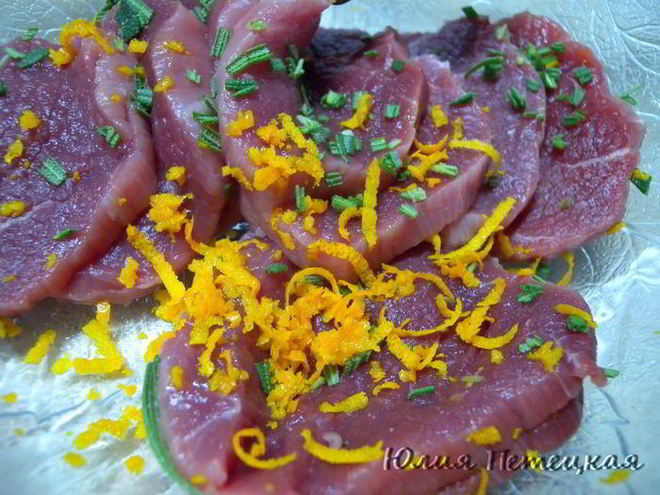 Рецепт рулета из мясной вырезки с вишней