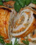 Рулет из свинины с морковью и грибами