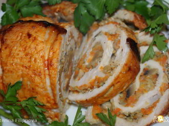 Рецепт рулета из свинины с морковью и грибами