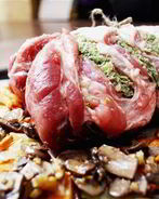 Рулет из свинины с овощами