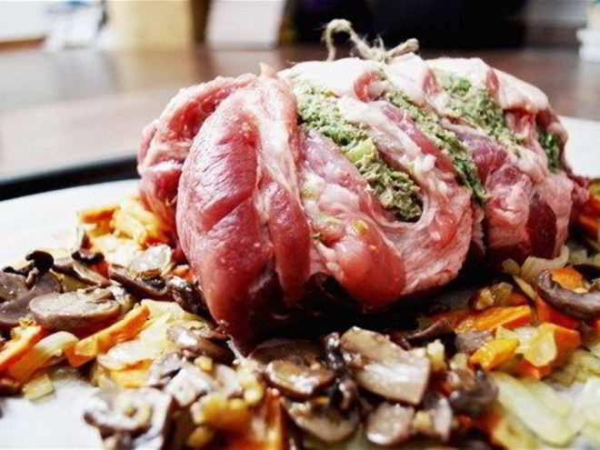 Рецепт рулета из свинины с овощами