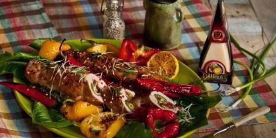 Рулет из свинины с сыром и шпинатом