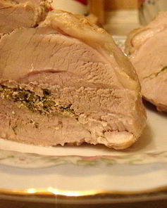 Рулет из свинины с укропом