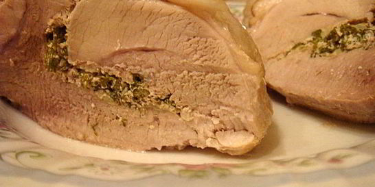 Рулет из свинины с укропом