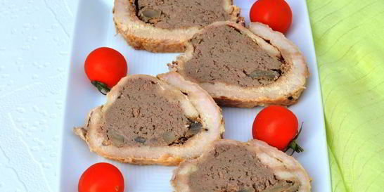 Рулет мясной с печеночным паштетом