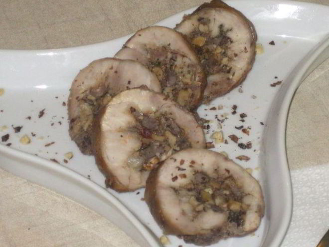 Рецепт рулетиков из кролика с потрошками и грецкими орехами