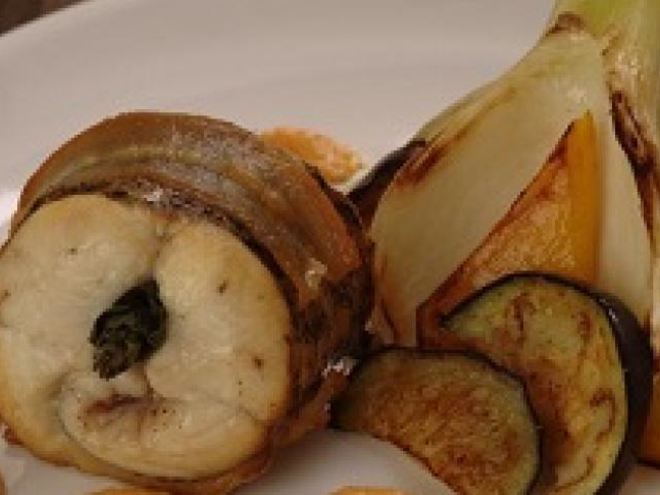 Рецепт рулетиков из щуки с ореховым соусом