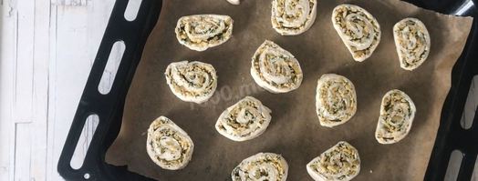 рулетики из слоеного теста с сыром. Шаг 13