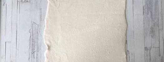 рулетики из слоеного теста с сыром. Шаг 7