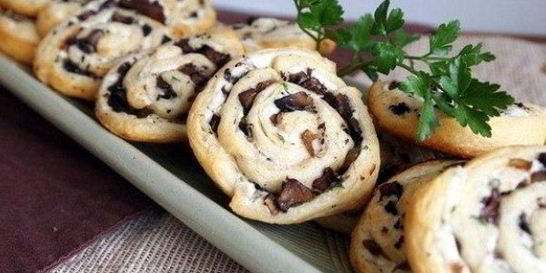 Рулетики с грибами и сыром