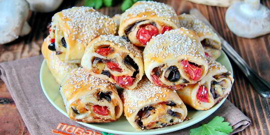 Рулетики с томатами и грибами