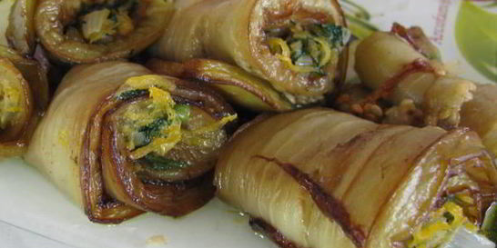 Рулеты из баклажанов с морковью и зеленью