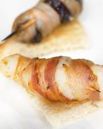 Рулеты из гребешков и чернослива