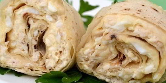 Рулеты из лаваша с курицей и плавленым сырком