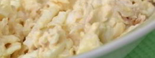 рулеты из лаваша с курицей и плавленым сырком. Шаг 3