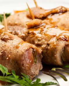 Свиные рулетики с цукини