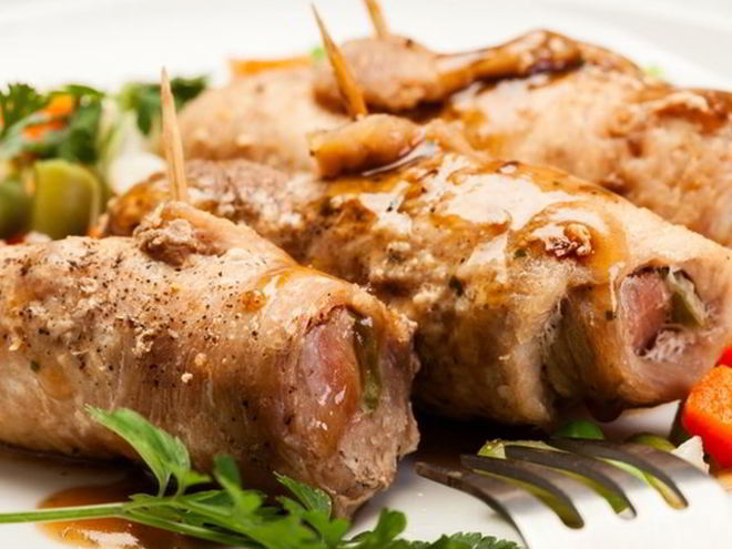 Рецепт свиных рулетиков с цукини