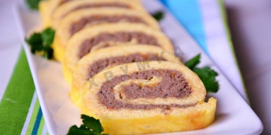 Сырный рулет с паштетом из печени