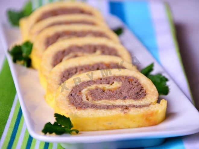 Рецепт сырного рулета с паштетом из печени