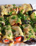 Теплые баклажановые рулетики под соусом Итальяшки