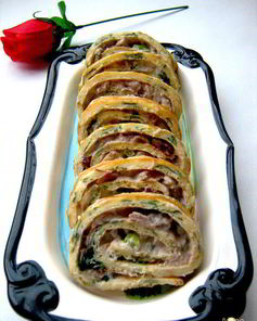 Яичный рулет с копченой сельдью