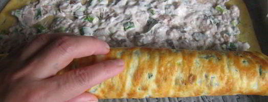 яичный рулет с копченой сельдью. Шаг 4