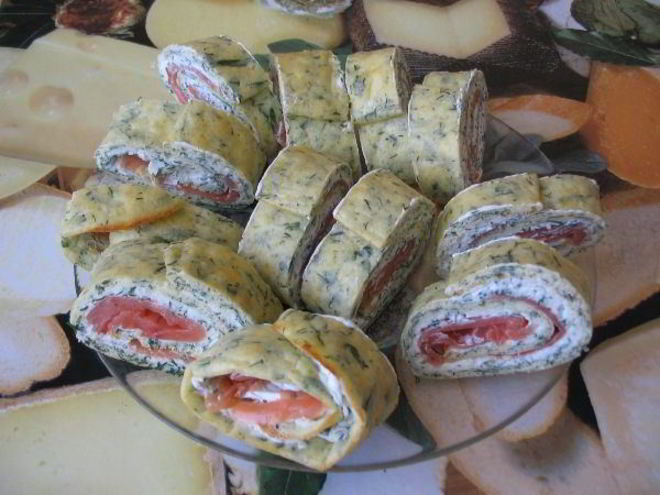 Рецепт яичного рулета со слабосоленой семгой