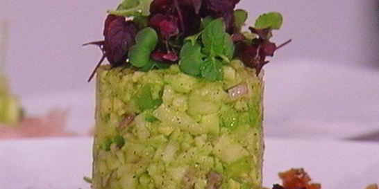 Севиче из филе форели с авокадово-яблочным тартаром