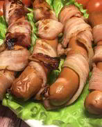 Сосиски в беконе