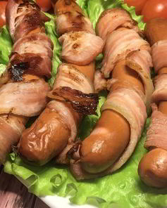 Сосиски в беконе